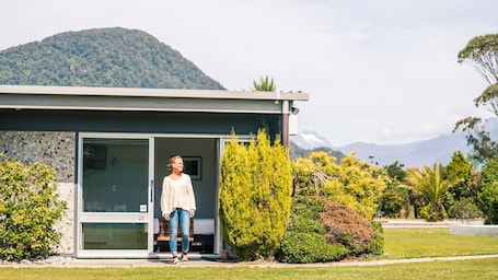 Property grounds. Heartland Hotel Haast