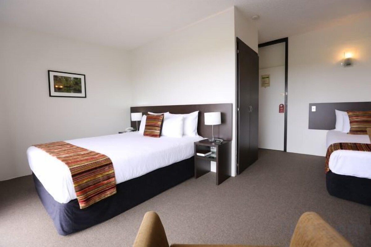 Desk, iron/ironing board, WiFi (free), bed sheets