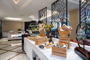 Tägliches Frühstücksbuffet gegen Gebühr