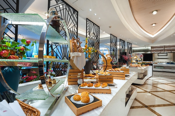 Daily buffet breakfast for a fee