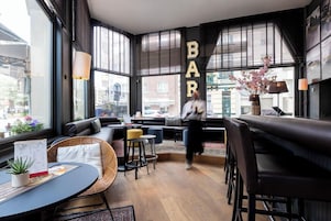 Bar (en el alojamiento)