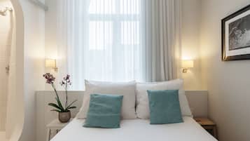 Skrivebord, wi-fi (inkludert) og sengetøy