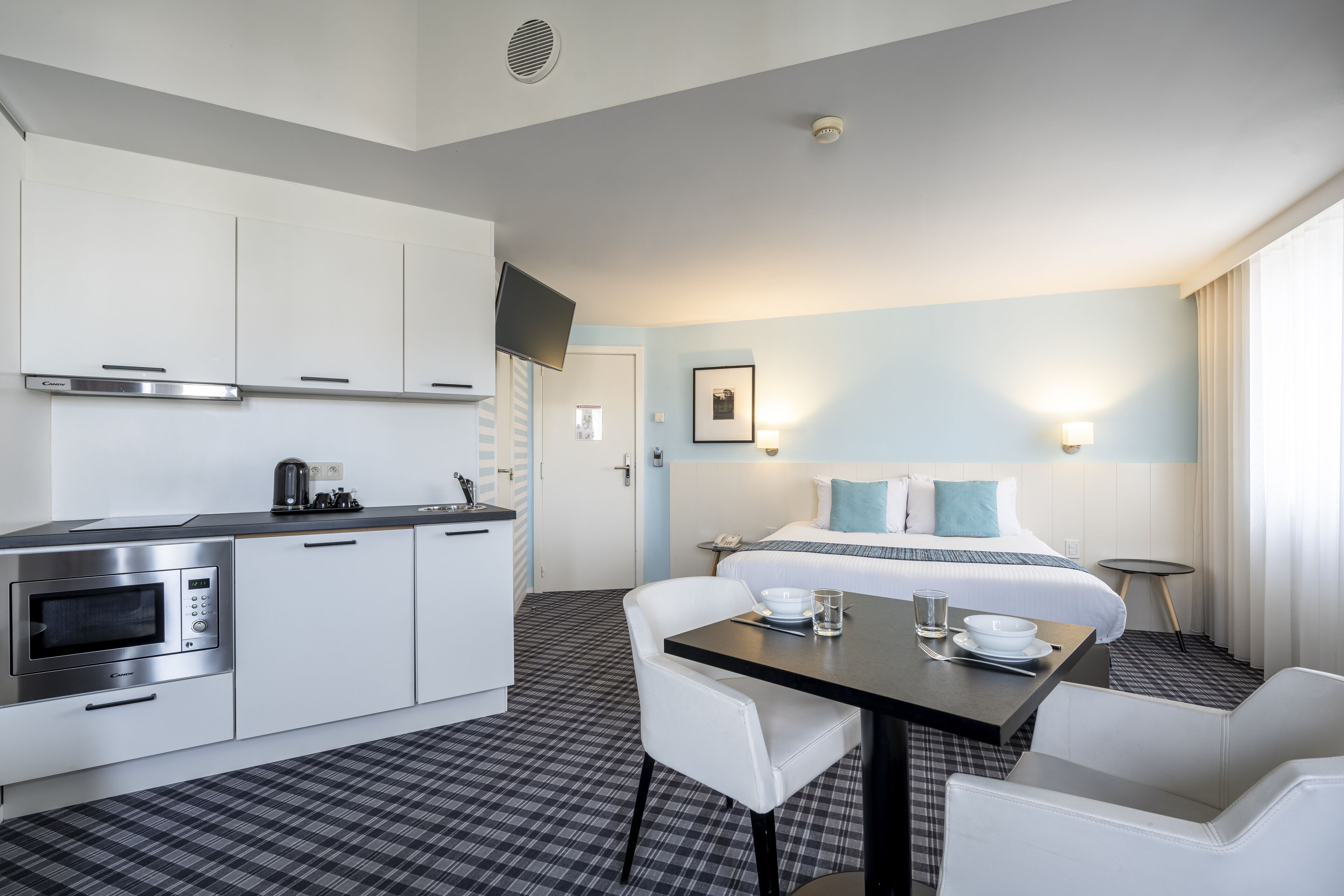 Bureau, Wi-Fi gratuit, draps fournis