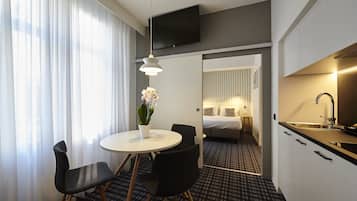 Deluxe Apartment, 1 Double Bed, Kitchen | Desk, free WiFi, bed sheets