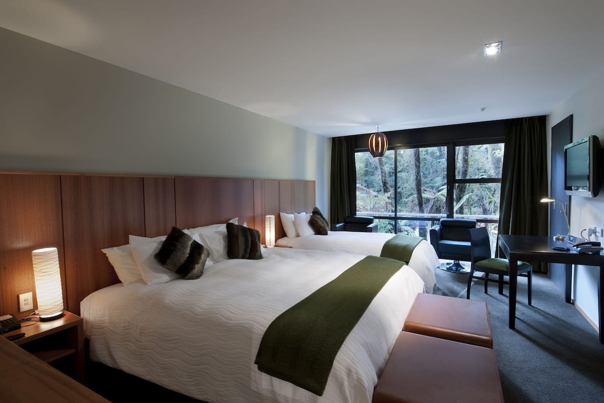 deluxe room, accessible | premium bedding, in-room safe, desk, iron/ironing board