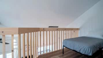 Apartment, 2 Schlafzimmer, Zwischengeschoss (1 km from slopes) | Allergikerbettwaren, Verdunkelungsvorhänge, Bügeleisen/Bügelbrett