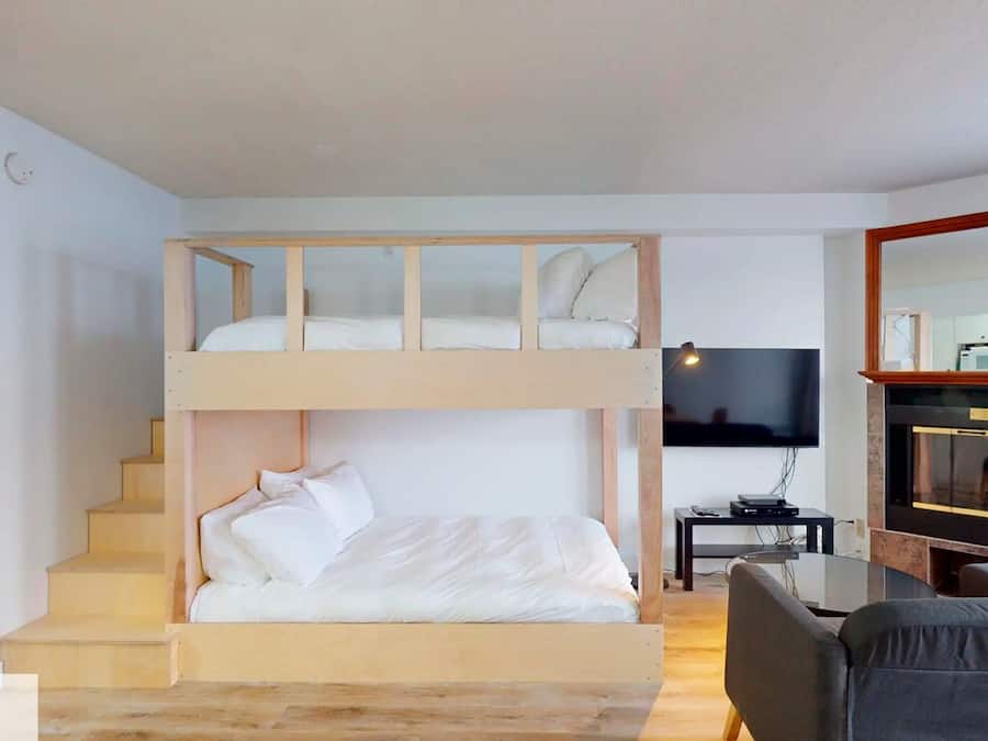 Studio Superior, 1 Tempat Tidur Queen dengan tempat tidur Sofa | Seprai antialergi, tirai kedap cahaya, dan setrika/meja setrika