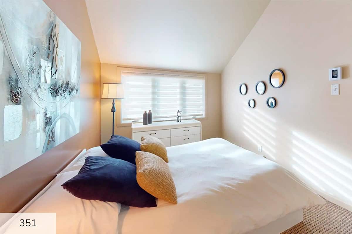 Condo, 2 Bedrooms, Mezzanine (1 km from slopes) | Hypo-allergenic bedding, blackout drapes, iron/ironing board