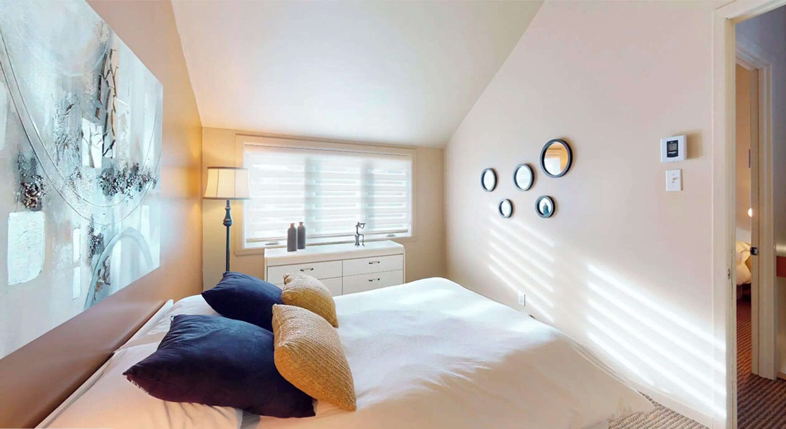 Condo, 2 Bedrooms, Mezzanine (1 km from slopes) | Hypo-allergenic bedding, blackout curtains, iron/ironing board