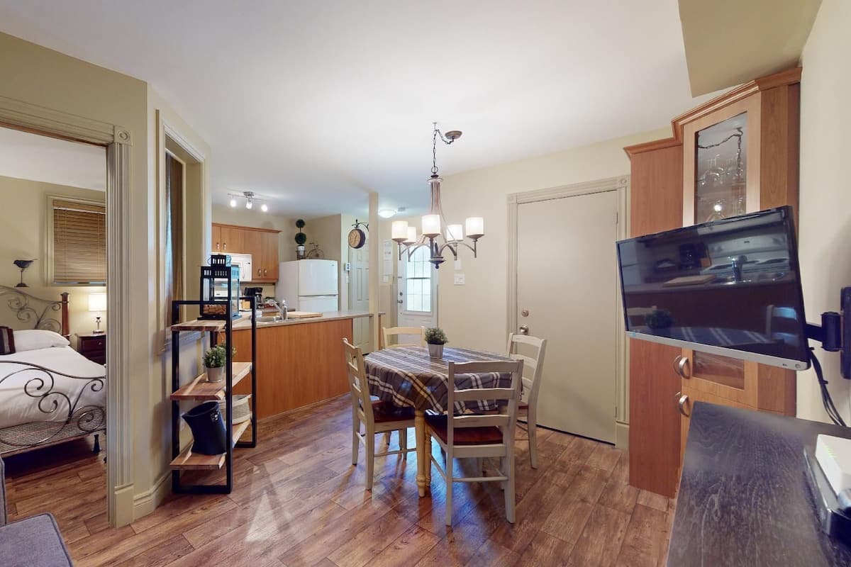 Condo, 1 Bedroom (semi-basement - 1km from slopes) | Living area | 32-inch TV with cable channels