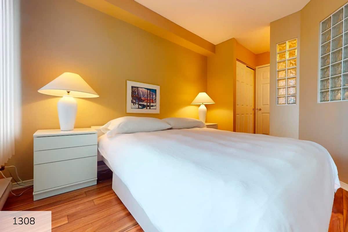 Basic Condo, 1 Bedroom (Ski-in/Ski-out) | Hypo-allergenic bedding, blackout drapes, iron/ironing board