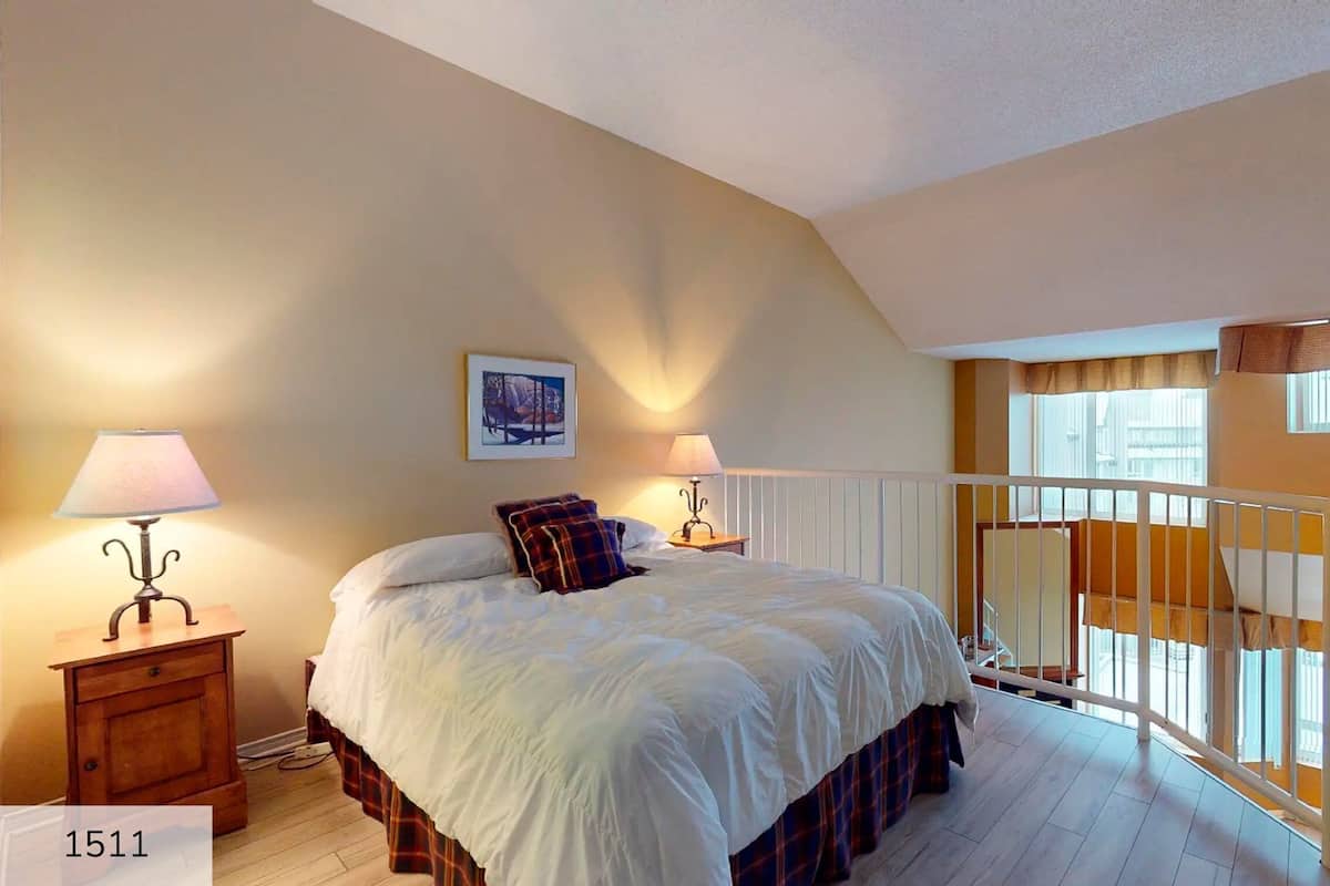 Basic Condo, 1 Bedroom (Mezzanine - Ski-in/Ski-out) | Hypo-allergenic bedding, blackout drapes, iron/ironing board