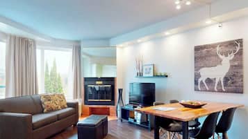 Superior Condo, 1 Queen Bed with Sofa bed | Living area