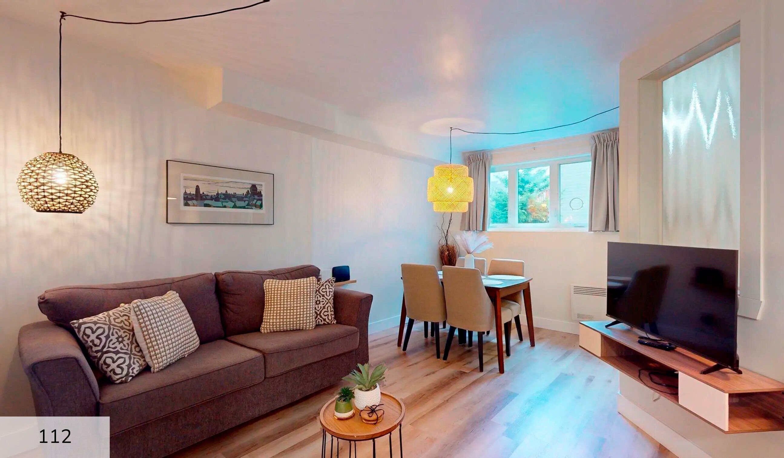 Appartement, 1 slaapkamer (semi-basement - 1km from slopes) | Woonruimte | Een 32-inch televisie met kabelzenders
