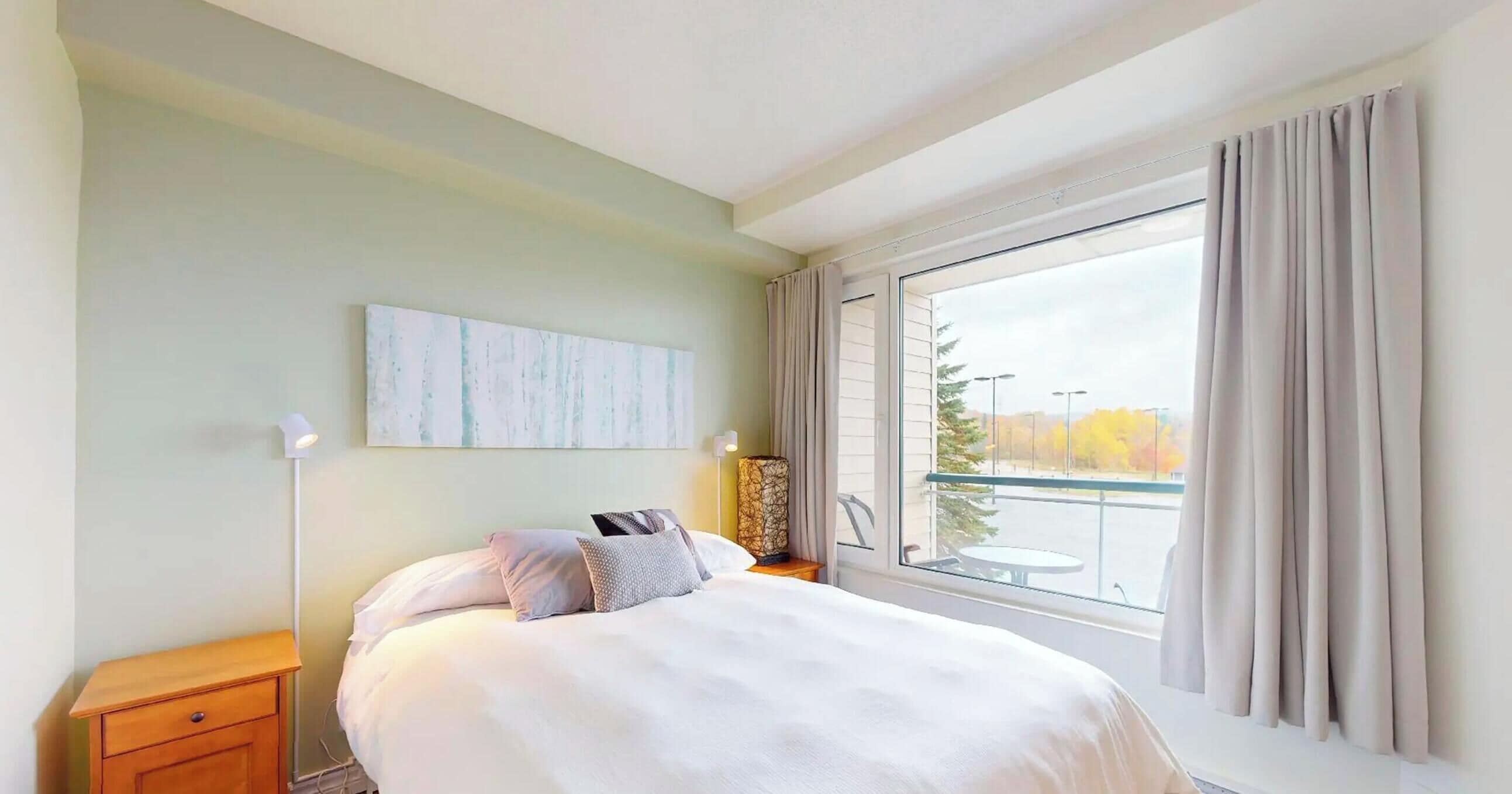 Superior Condo, 1 Queen Bed with Sofa bed | Hypo-allergenic bedding, blackout curtains, iron/ironing board