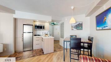 Estudio superior, 1 cama de matrimonio con sofá cama | Cocina privada | Frigorífico, microondas, tostadora y utensilios de cocina