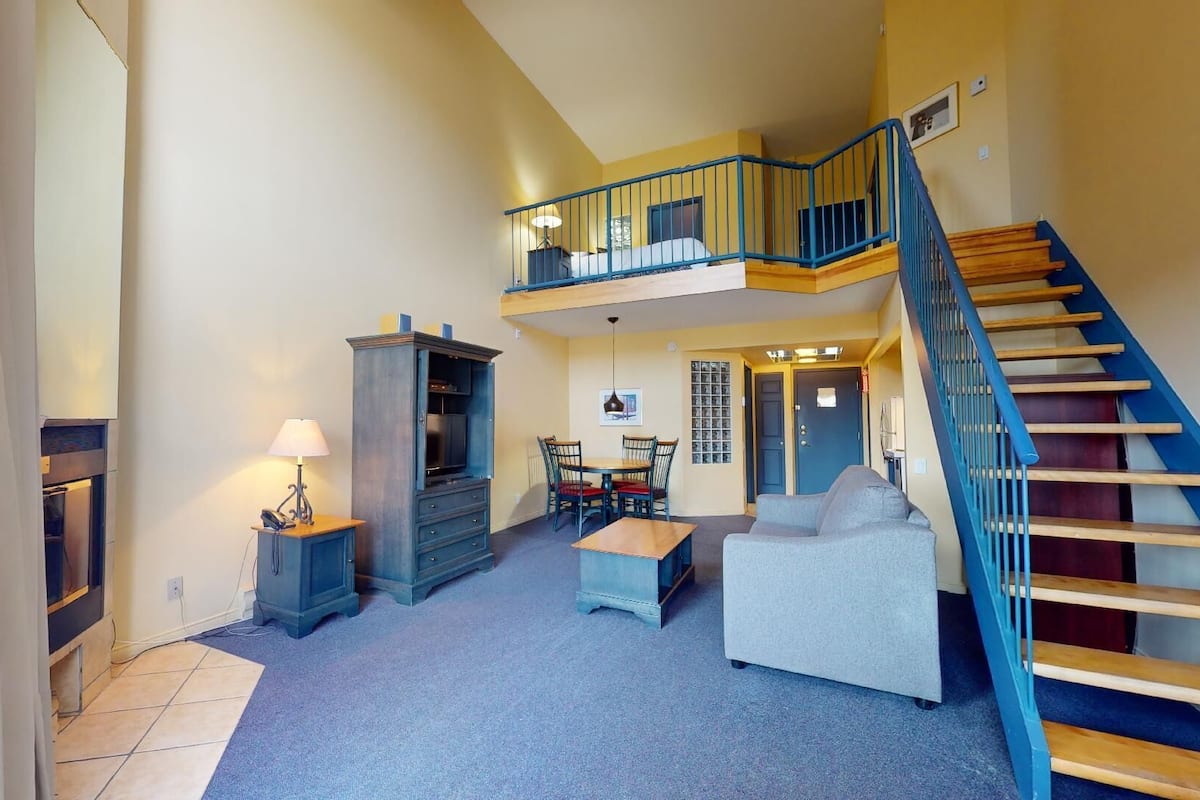 Basic Condo, 1 Bedroom (Mezzanine - Ski-in/Ski-out) | Egyptian cotton sheets, premium bedding, down comforters