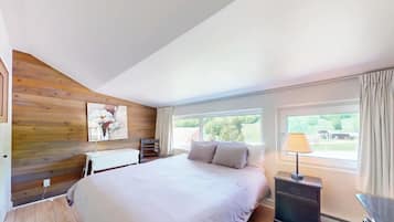 Premium Condo, 4 Bedrooms, Mountain View | Hypo-allergenic bedding, blackout curtains, iron/ironing board