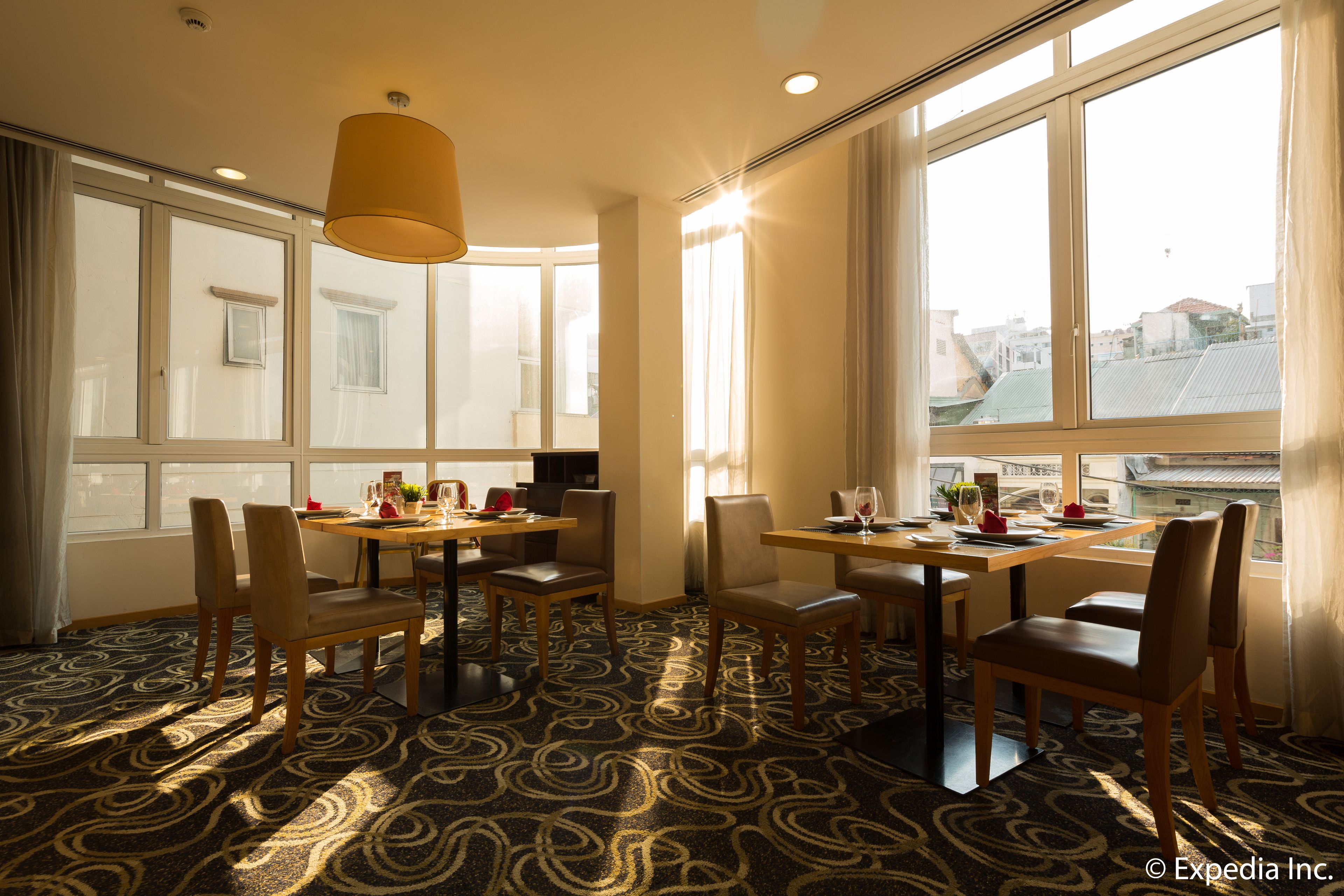 breakfast, lunch and dinner served