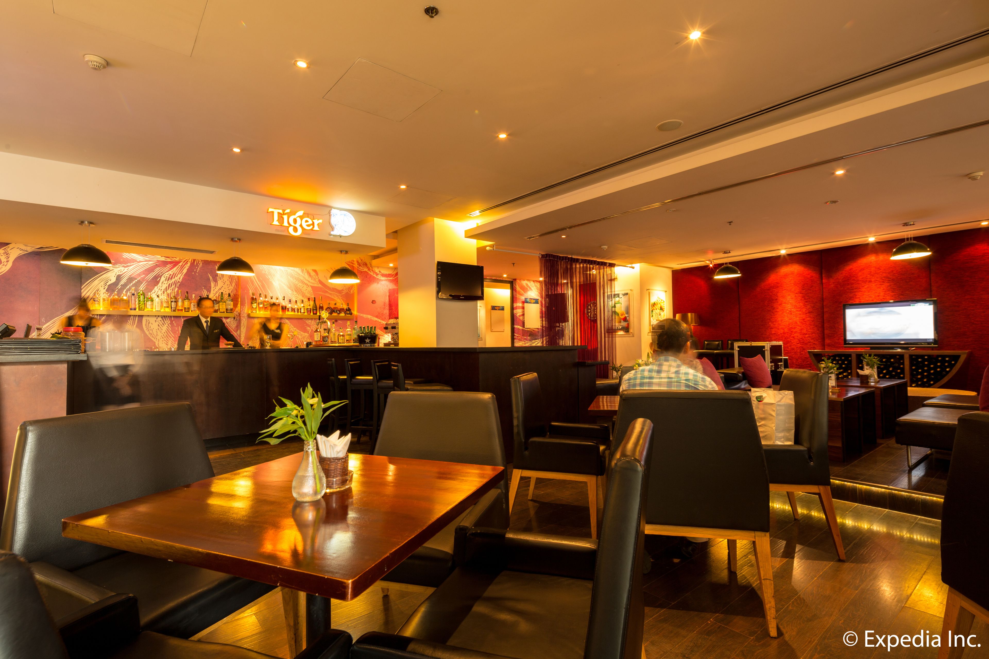 breakfast, lunch and dinner served