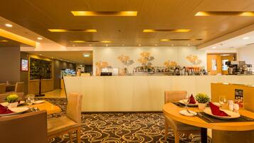 Tägliches Frühstücksbuffet (462000 VND pro Person)