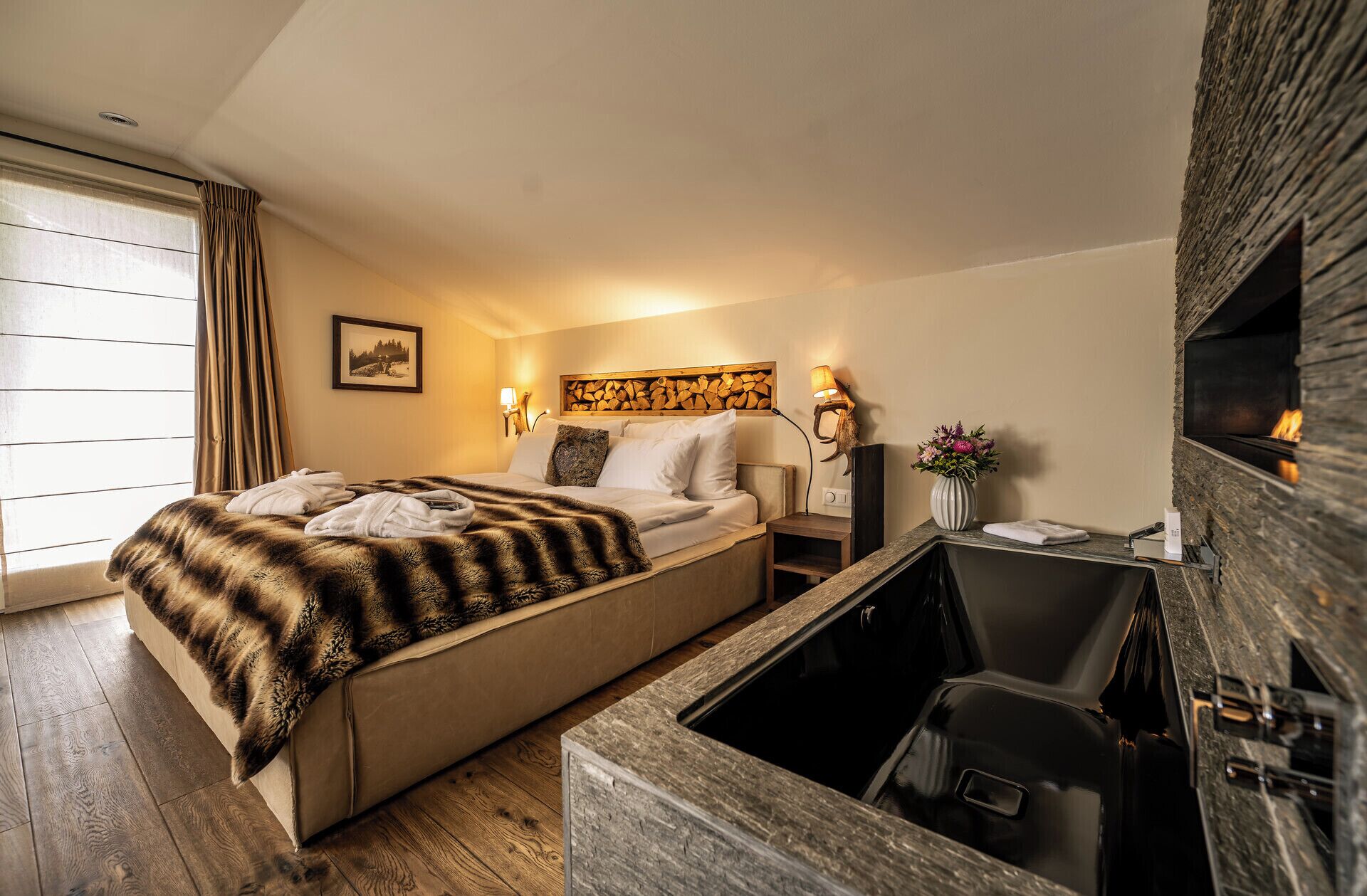 Design Suite, 1 Double Bed, Fireplace, Mountain View