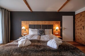 Familien-Suite, 1 Schlafzimmer, Terrasse, Gartenblick | Hochwertige Bettwaren, Zimmersafe, Verdunkelungsvorhänge