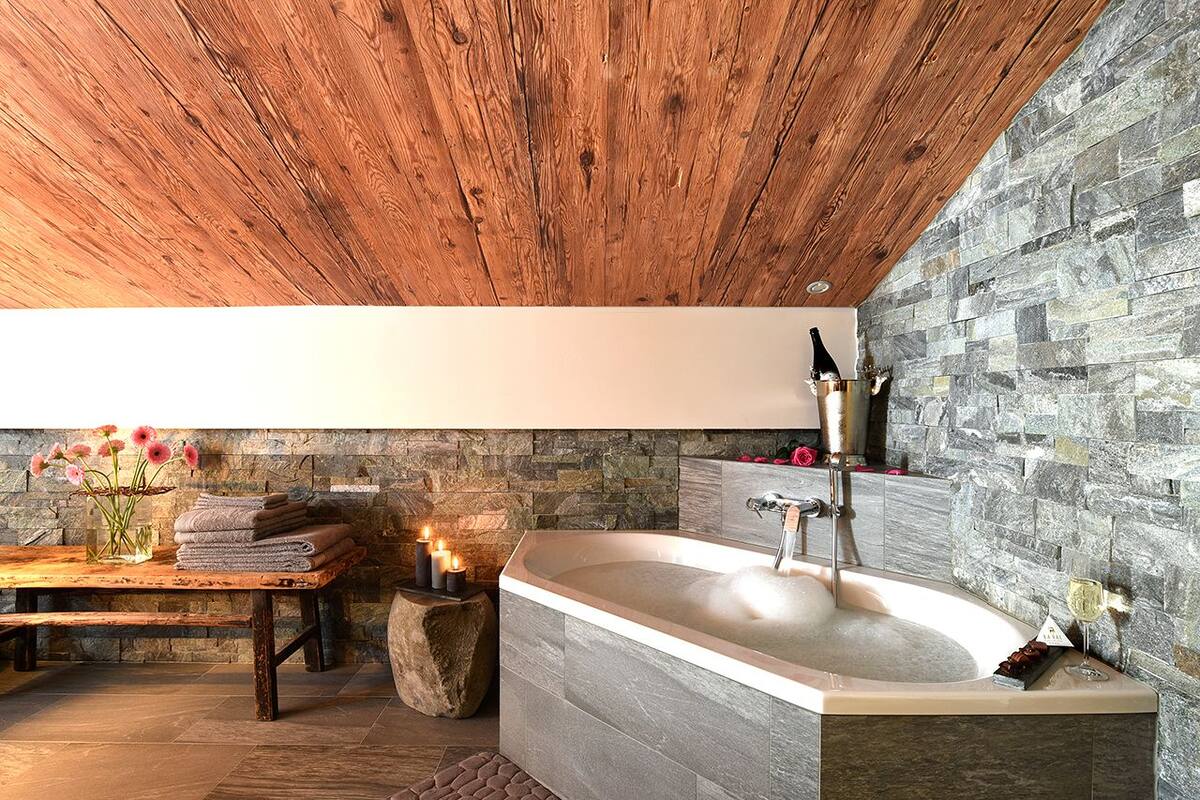 luxury suite, 2 bathrooms, mountain view | deep-soaking bathtub