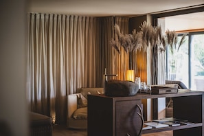 サウナ、スチームサウナ、ホットストーンマッサージ、マタニティ マッサージ、フェイシャル トリートメント、リフレクソロジー