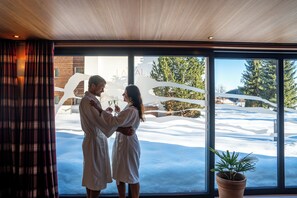 Sauna seca, sauna a vapor, massagens com pedras quentes