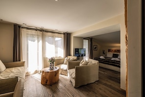 デザイン スイート ダブルベッド 1 台 暖炉 マウンテンビュー | 1 室のベッドルーム、高級寝具、セーフティボックス (室内)、遮光カーテン