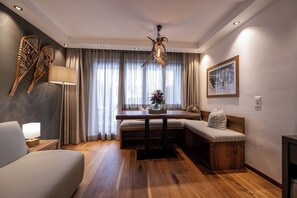 Family Suite, 1 Bedroom, Patio, Garden View | Living area