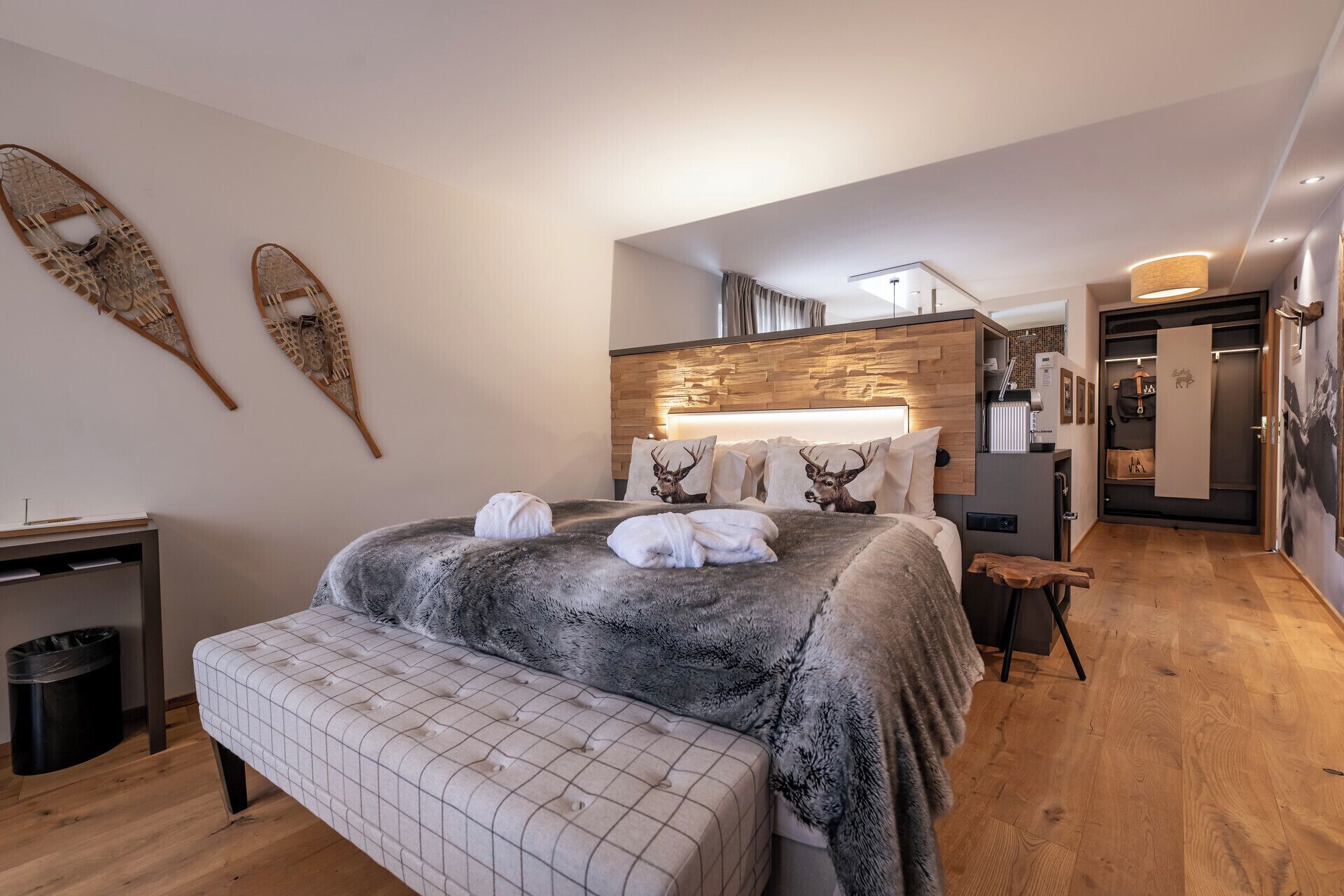 Junior Suite, 1 Bedroom, Non Smoking, Mountain View