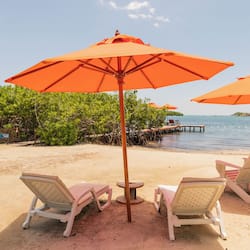 Spiaggia privata, sabbia bianca, lettini da mare, ombrelloni