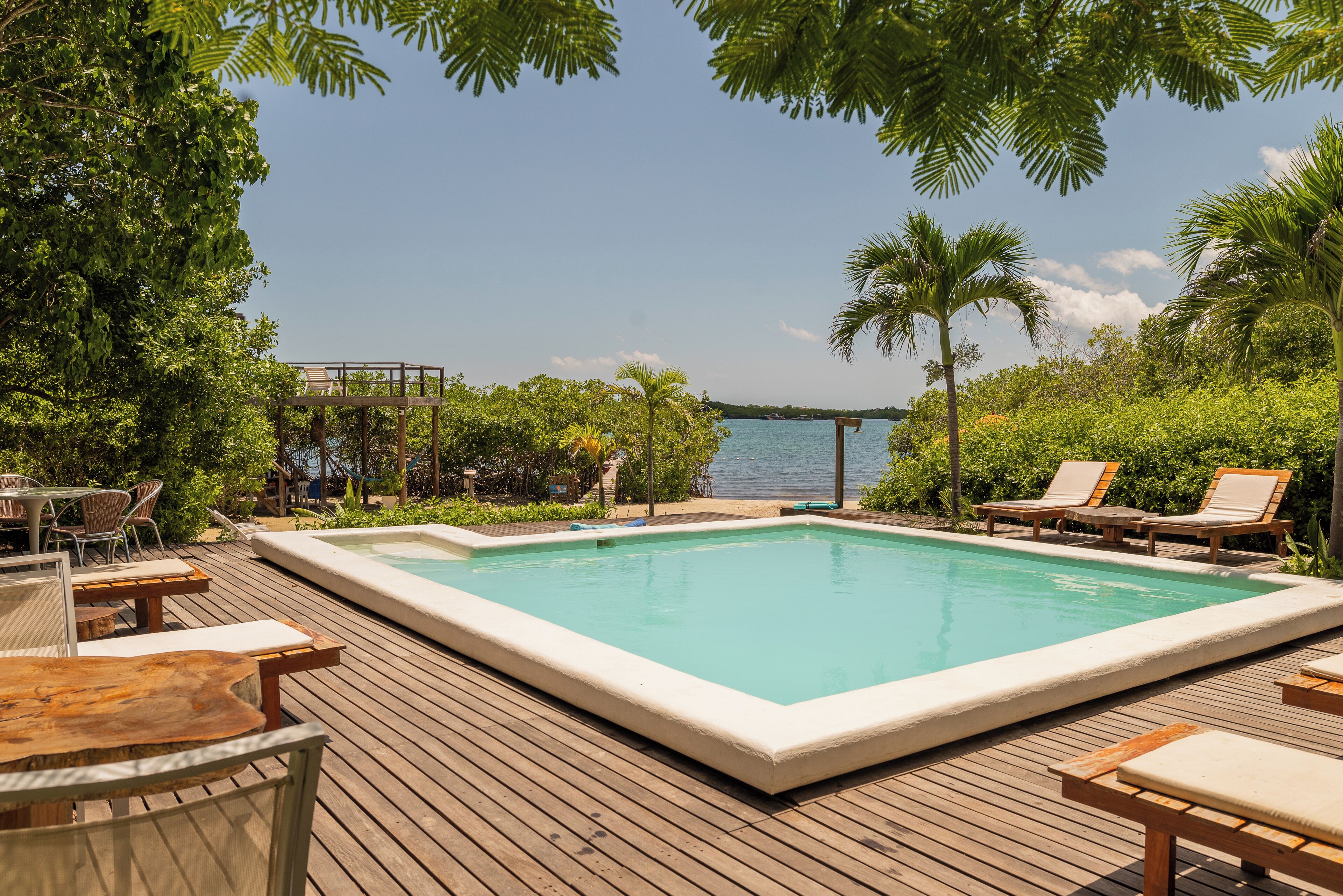 야외 수영장, 수영장 파라솔, 일광욕 의자