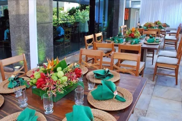 Breakfast, lunch, dinner served; international cuisine