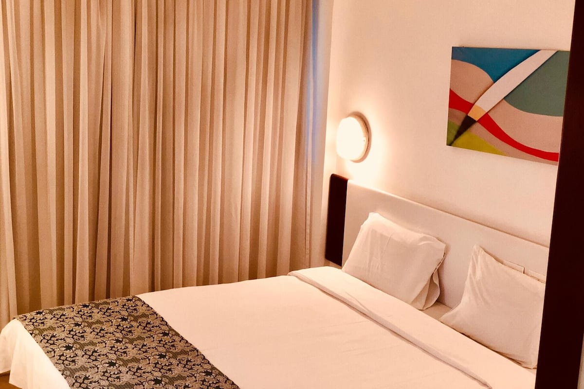 Premium bedding, minibar, in-room safe, desk