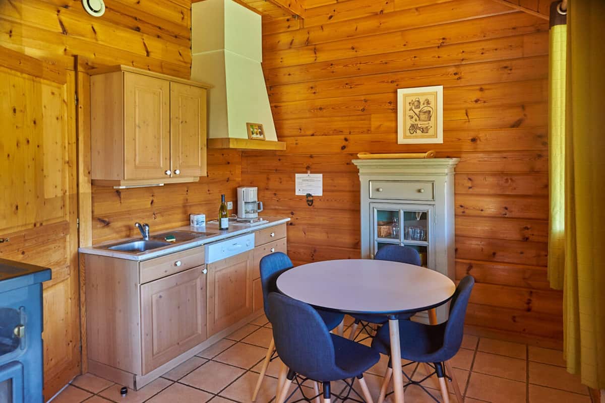 Suite, 1 Bedroom (Ecolodge) | Dapur peribadi | Peti sejuk, ketuhar gelombang mikro, dapur, mesin basuh pinggan mangkuk 