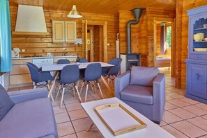 Ecolodge Tribu | Living area | Flat-screen TV, fireplace - Le Domaine du Grand Bois (Gimouille)