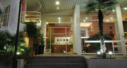 Suite Hotel Chrome