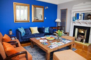 LED TV, first-run movies, pay movies, MP3 dock