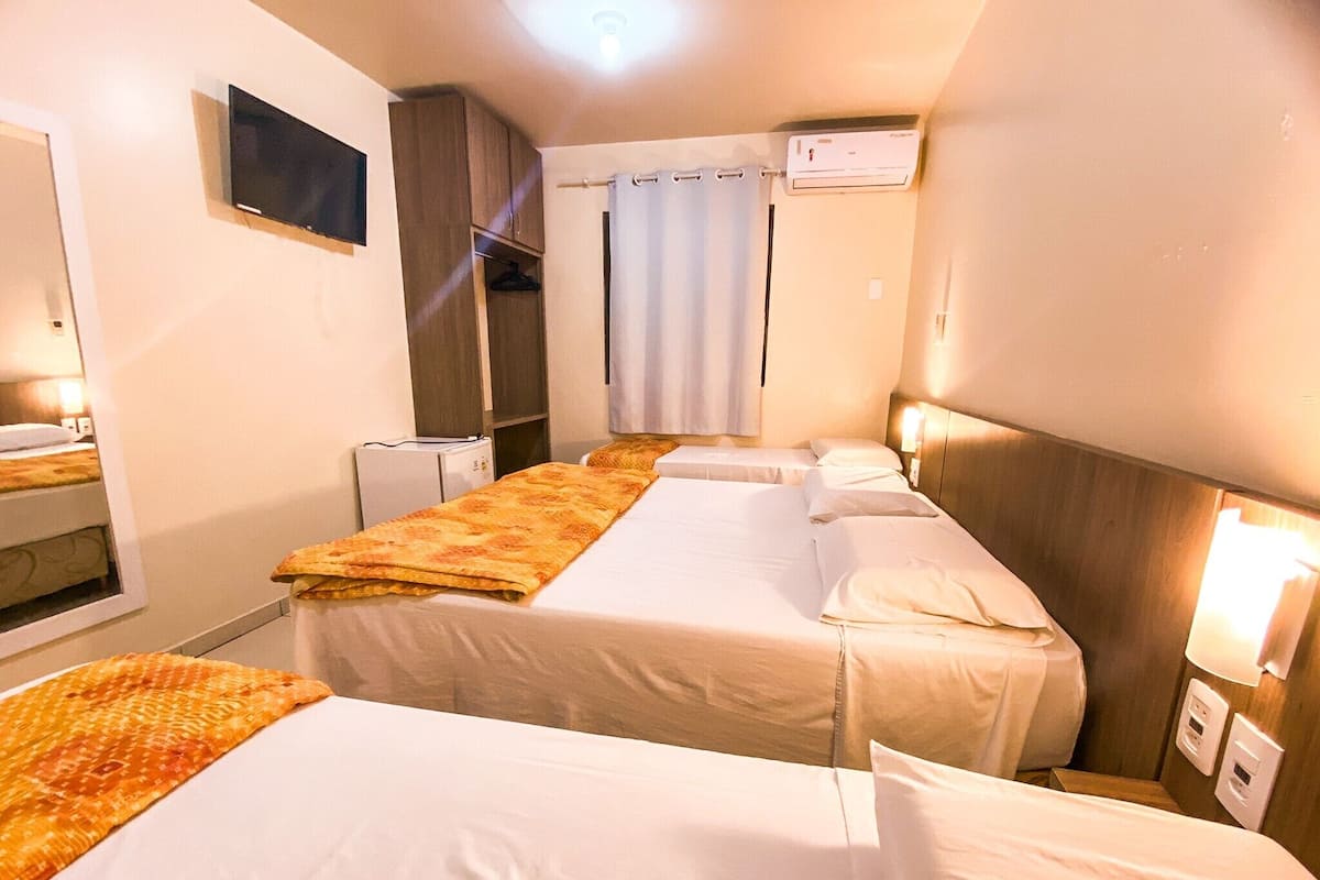 Minibar, in-room safe, WiFi (free), bed sheets