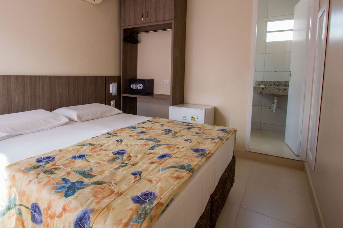 Standard Double or Twin Room | Minibar, in-room safe, WiFi (free), bed sheets