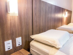 Quadruple Room | Minibar, in-room safe, free WiFi, bed sheets - Pousada El Shaddai (Foz do Iguaçu)