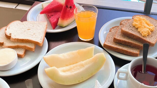 Free daily buffet breakfast - Pousada El Shaddai (Foz do Iguaçu)