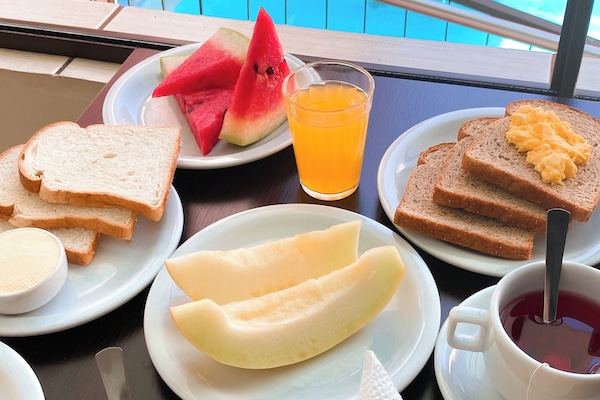 含每日吃到飽早餐