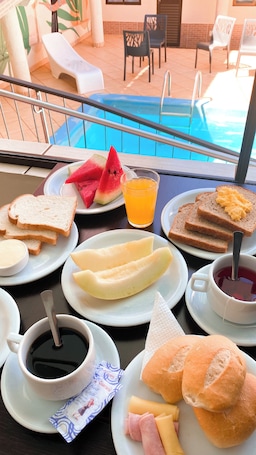 Desayuno buffet incluido todos los días