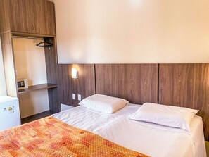 ダブルルーム | ミニバー、セーフティボックス (室内)、WiFi (無料)、ベッドシーツ