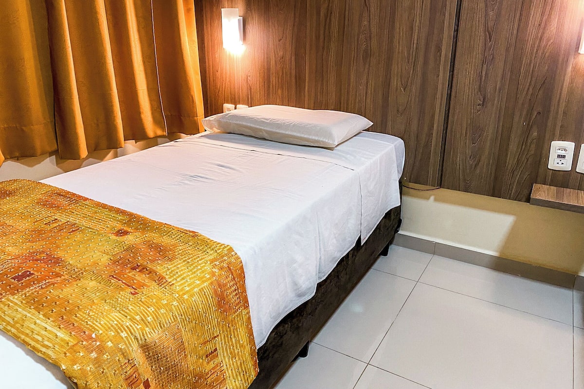 Camera singola | Minibar, una cassaforte in camera, Wi-Fi gratuito, lenzuola