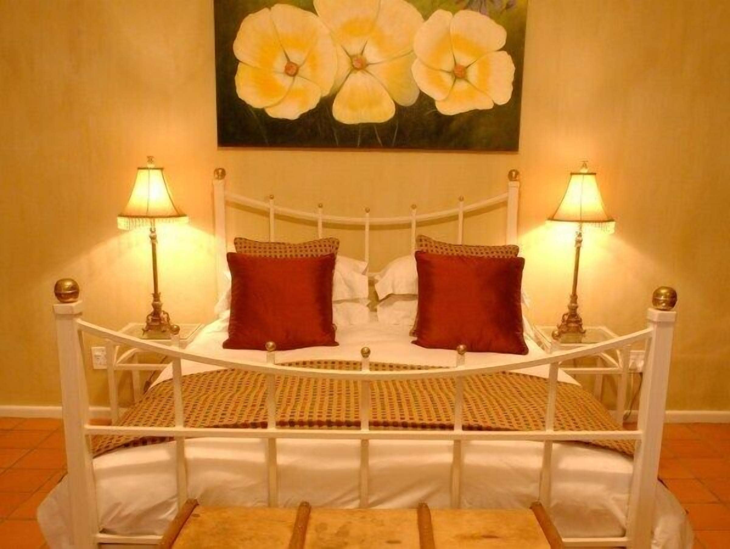 Luxe kamer, 1 twee- of 2 eenpersoonsbedden (Manor House DBB (5 Rooms)) | Individueel gedecoreerd, individueel gemeubileerd, beddengoed